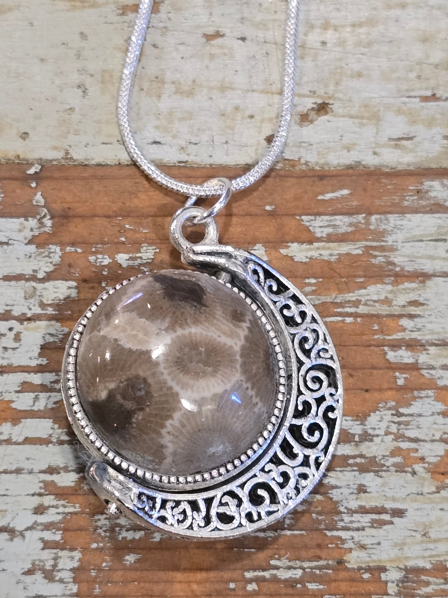 Leland Blue Spinner Pendant lb01