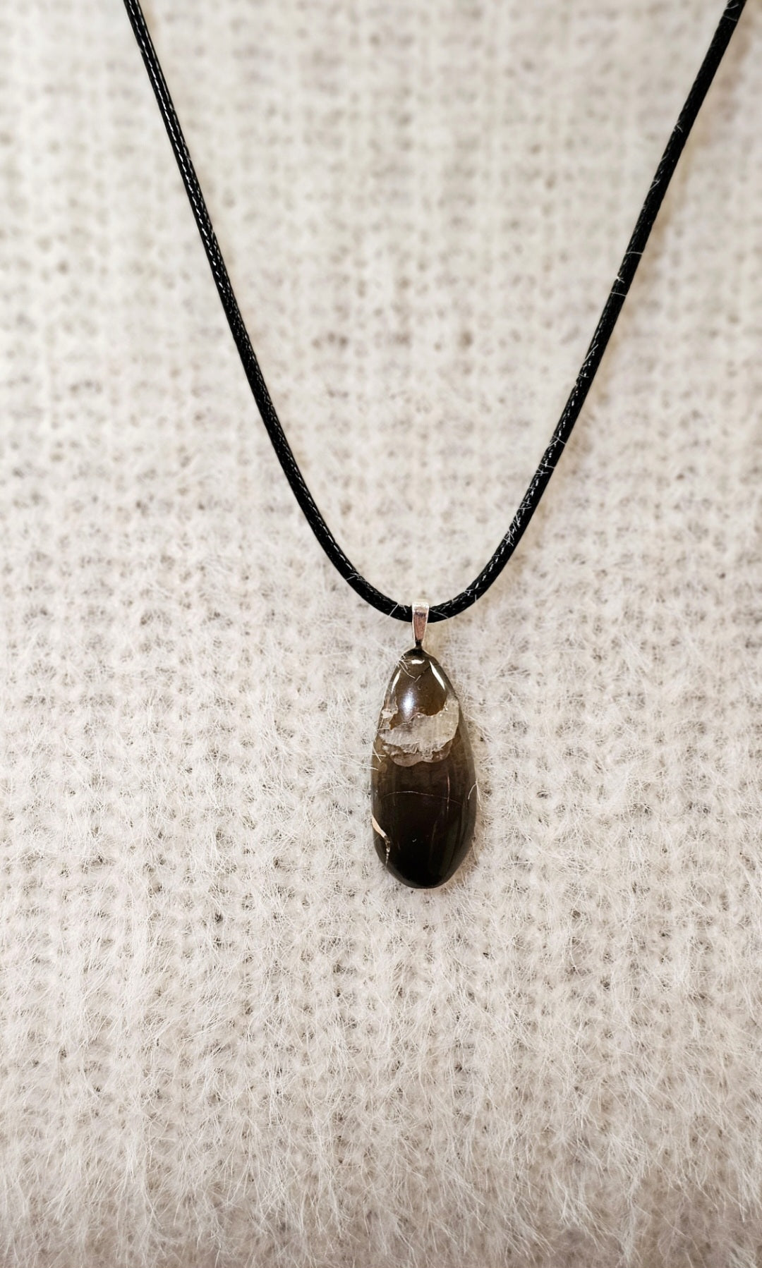 Online_Keanu Lightening Stone Pendant_2