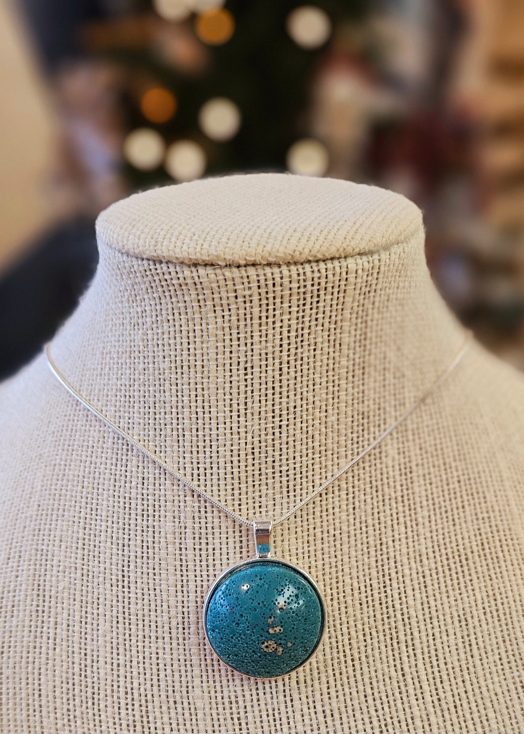 Online Light Leland Blue_3 On Snake Chain