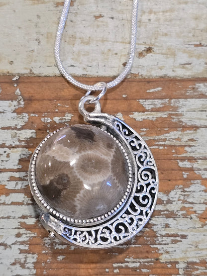 Leland Blue Spinner Pendant #LB01