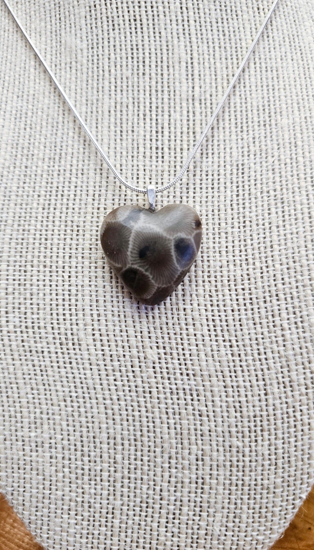 Petosiey Heart Pendant On Snake Chain_25