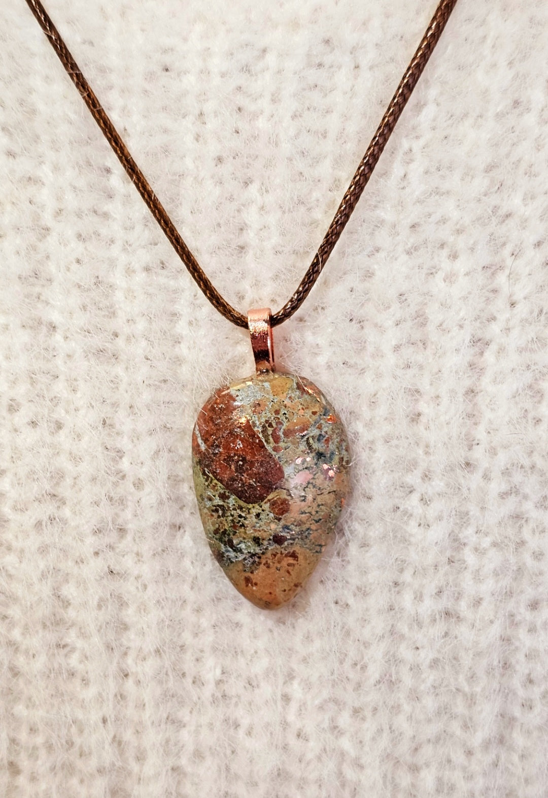 Online_Cooper Pendant With Host Stone