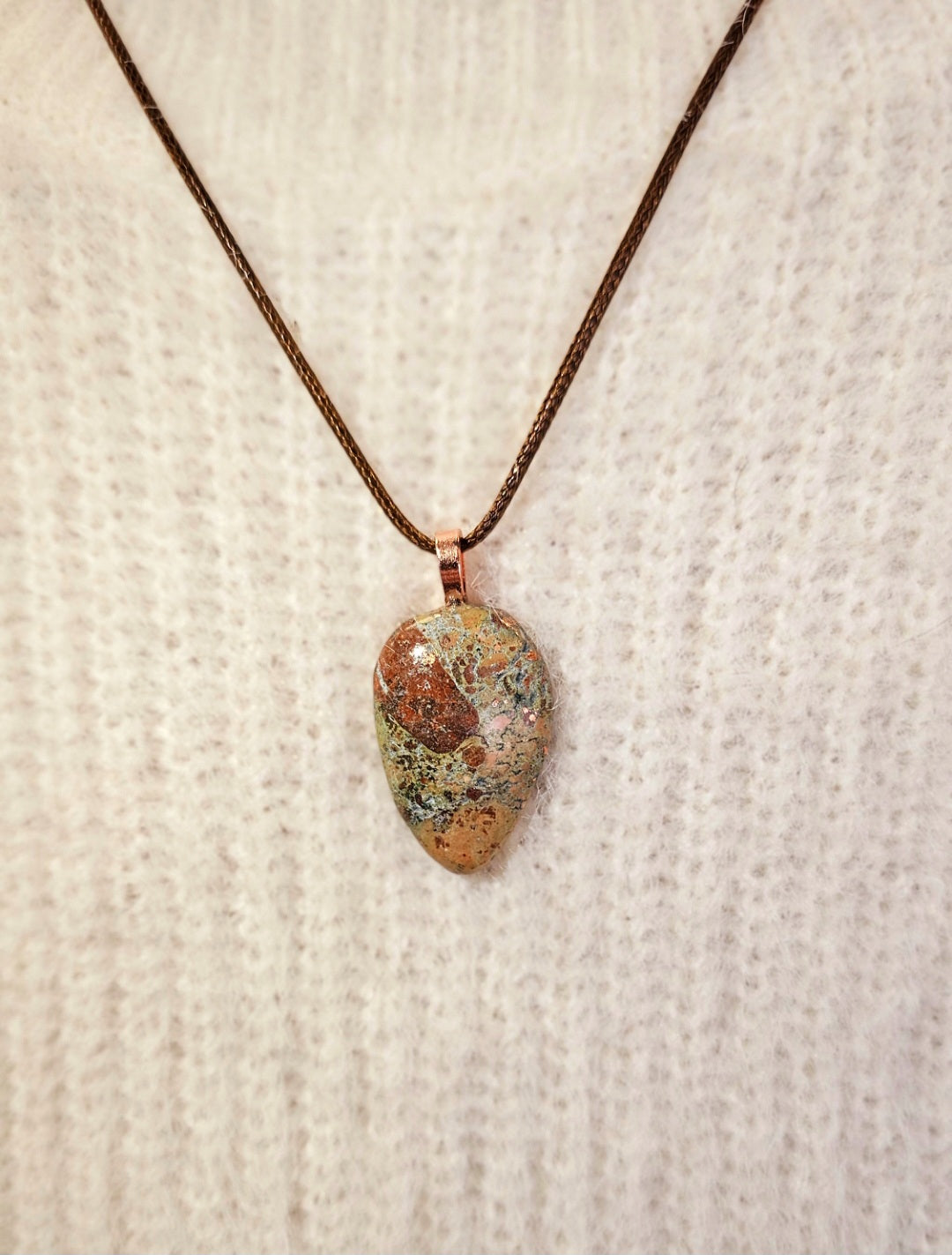 Online_Cooper Pendant With Host Stone