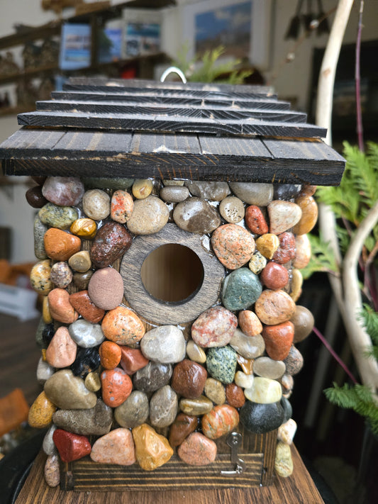 Beach Stone Birdhouse "bcb15